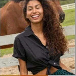 NATURAL LIFE Perry Short Sleeve Button Down Shirt in Black Medium